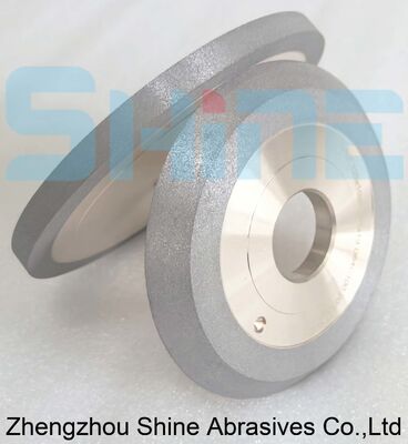 mit einer Breite von nicht mehr als 30 mm, jedoch nicht mehr als 30 mm